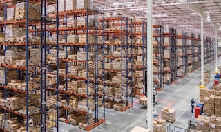 Pallet rack guide